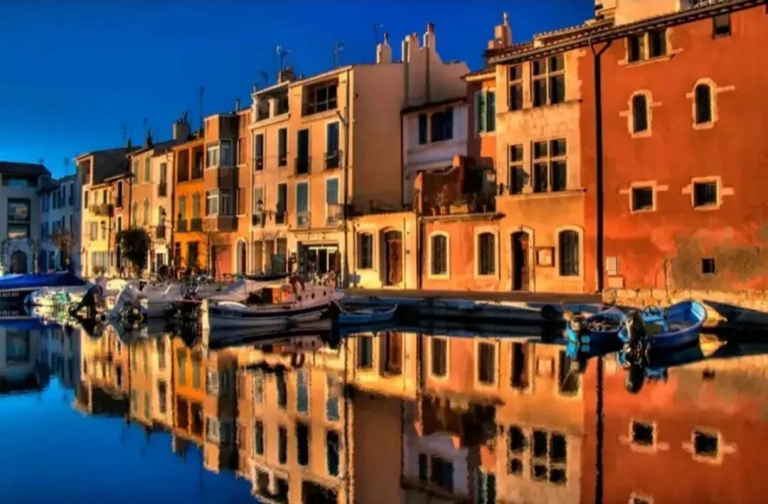 Les Hebergements De La Plage En Ville Martigues Habitación foto